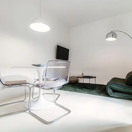 Apartment Giuliny Lovely Flat - The House Of Travelers *