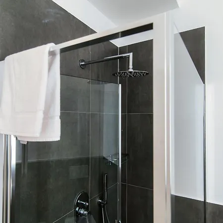 Apartment Giuliny Lovely Flat - The House Of Travelers